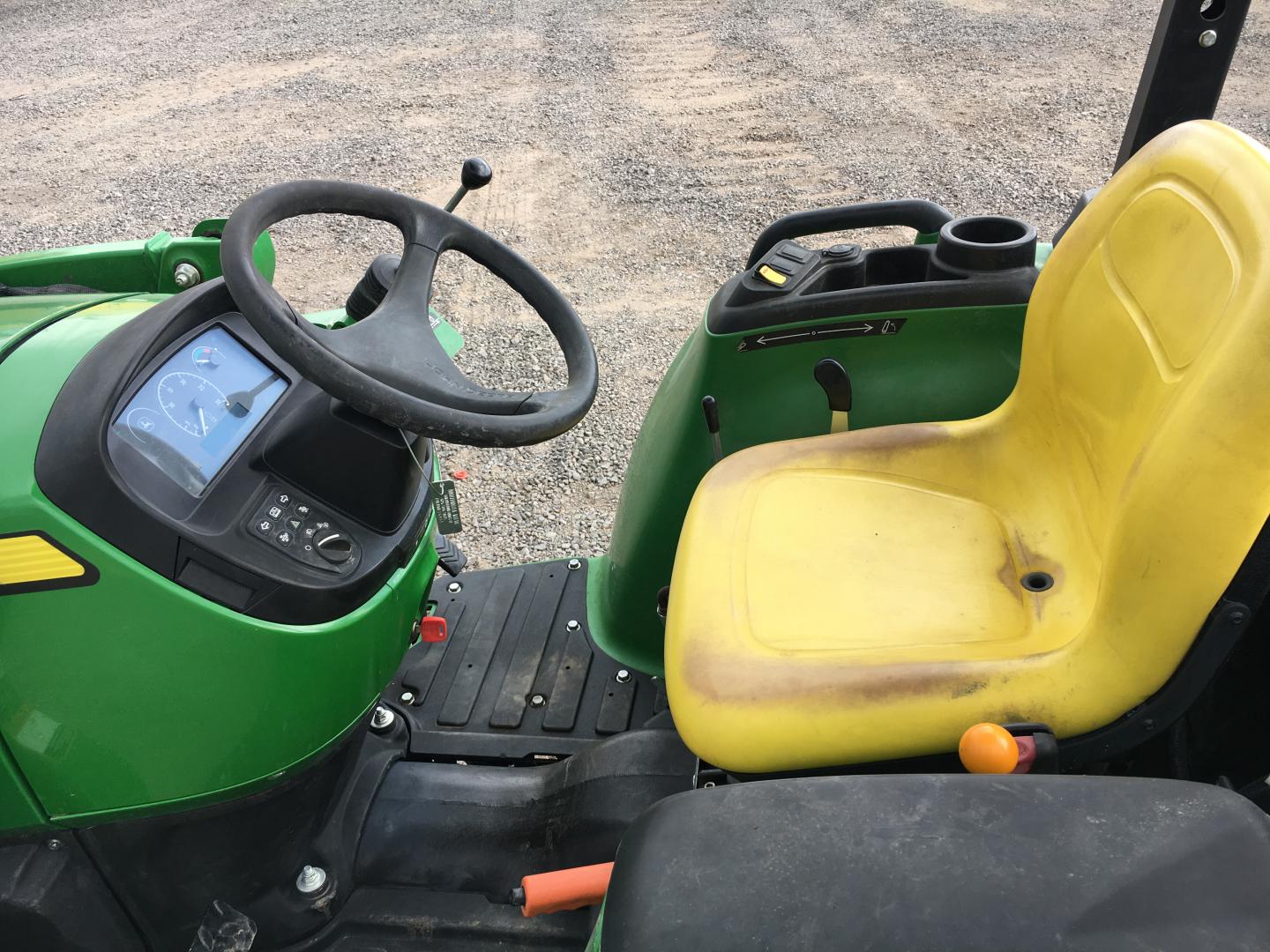 ./imagenes/INVOICE/2019/16451/TRACTOR AGRICOLA JOHN DEERE 3038E (28).JPG